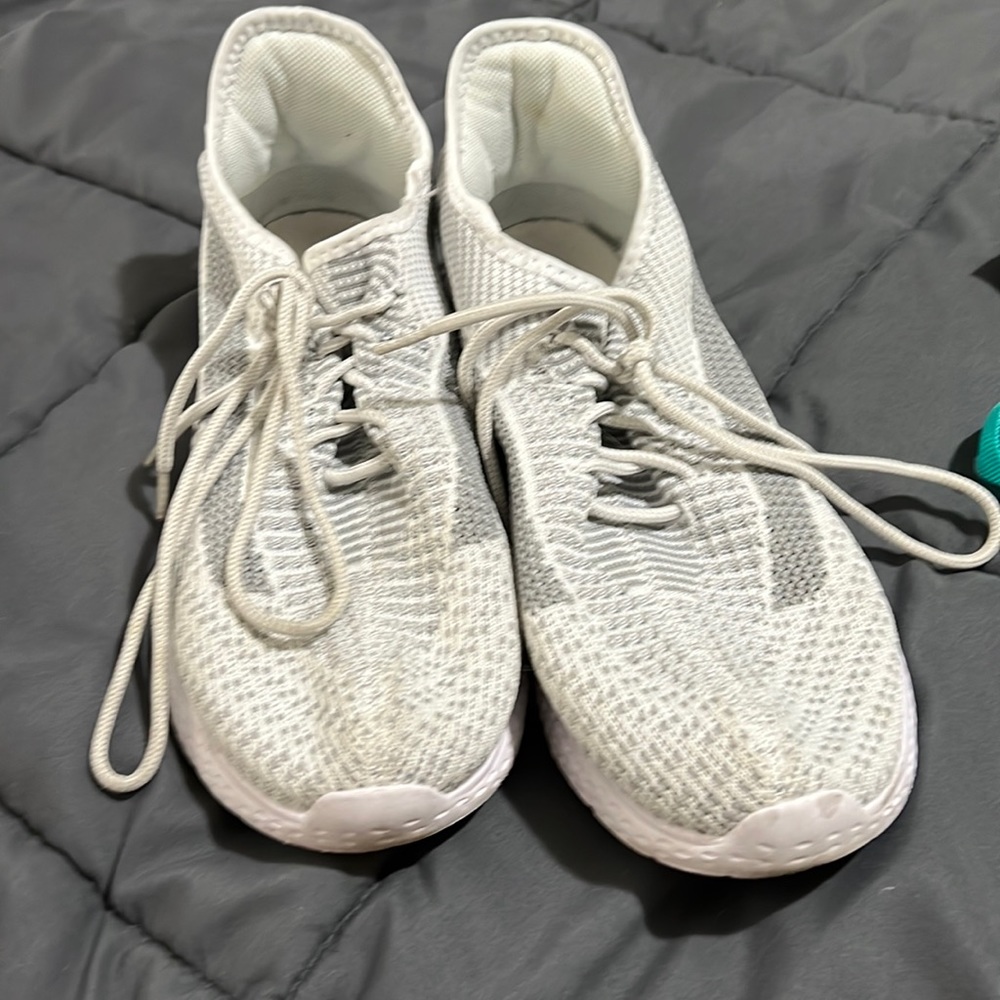 Whit men’s shoes size 10 (I believe)